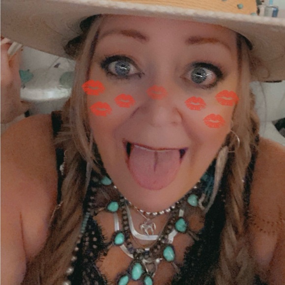 Meet your Posh Ambassador Posher, Gretta - Picture 14 of 15